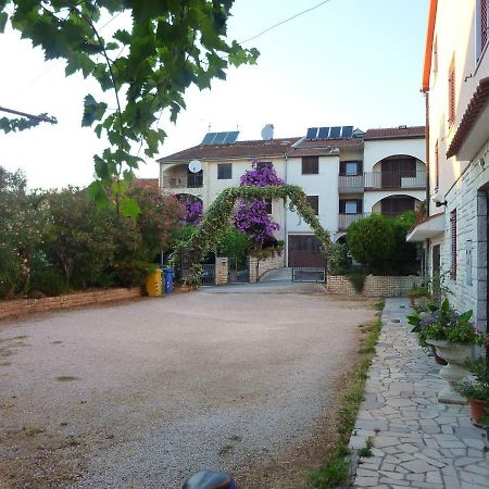 רוביני Studio Apartment Ozi מראה חיצוני תמונה