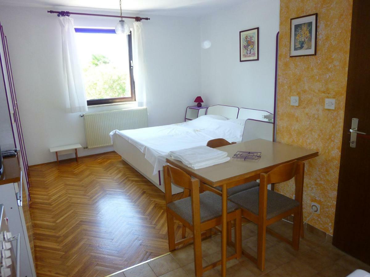 רוביני Studio Apartment Ozi מראה חיצוני תמונה