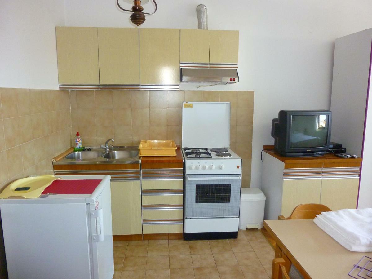רוביני Studio Apartment Ozi מראה חיצוני תמונה